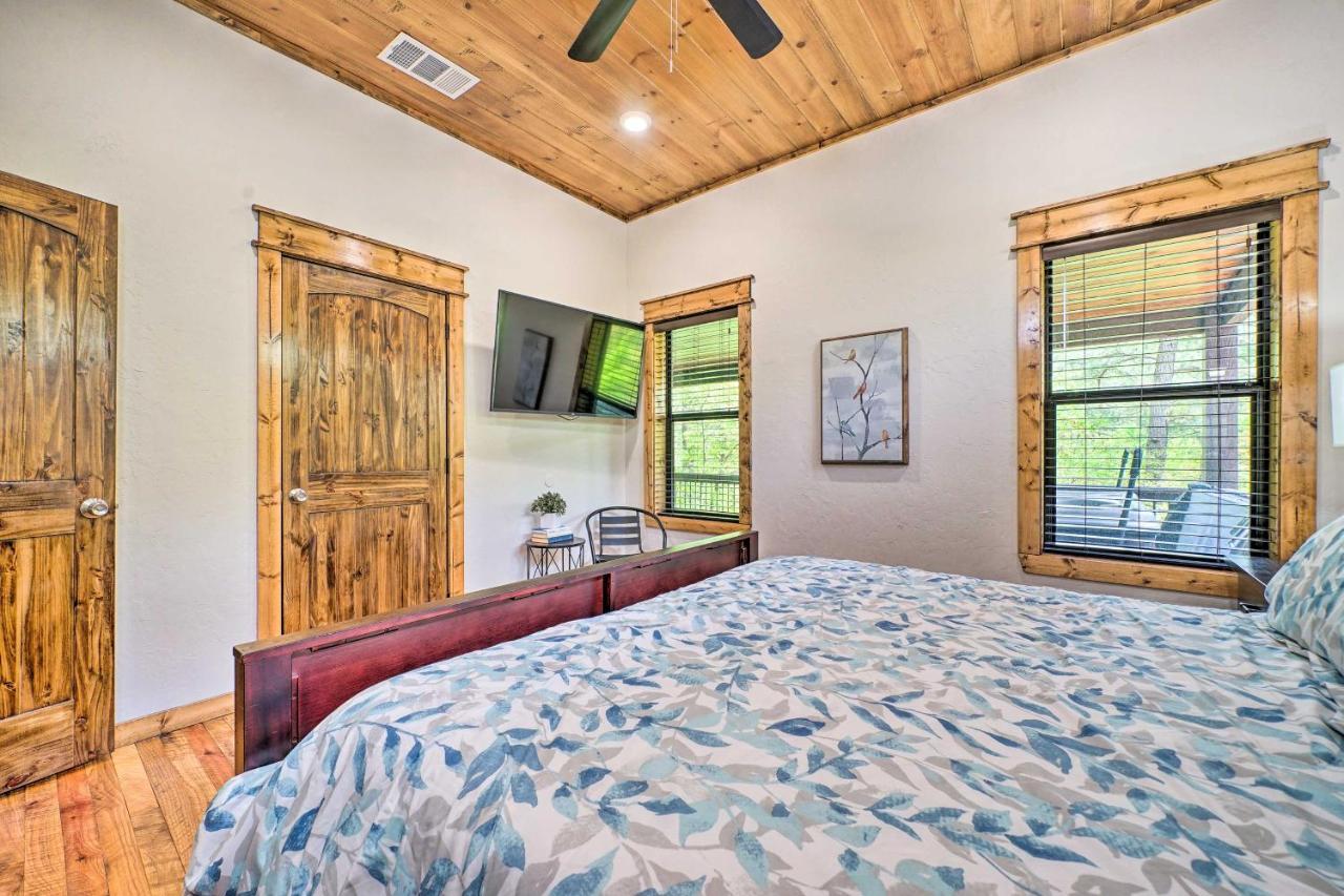 Broken Bow Family Cabin With Fireplace And Hot Tub! Eksteriør billede